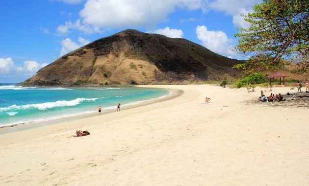10 Foto Pantai Mawun Lombok Tengah NTB Lokasi di Kuta Peta Wisata Beach 1600411659 493 10 Foto Pantai Mawun Lombok Tengah NTB Lokasi di Kuta - 10 Foto Pantai Mawun Lombok Tengah NTB Lokasi di Kuta Peta Wisata Beach