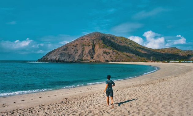 10 Foto Pantai Mawun Lombok Tengah NTB Lokasi di Kuta Peta Wisata Beach 1600411663 838 10 Foto Pantai Mawun Lombok Tengah NTB Lokasi di Kuta - 10 Foto Pantai Mawun Lombok Tengah NTB Lokasi di Kuta Peta Wisata Beach