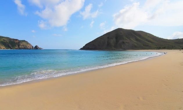 10 Foto Pantai Mawun Lombok Tengah NTB Lokasi di Kuta Peta Wisata Beach 1600411665 655 10 Foto Pantai Mawun Lombok Tengah NTB Lokasi di Kuta - 10 Foto Pantai Mawun Lombok Tengah NTB Lokasi di Kuta Peta Wisata Beach