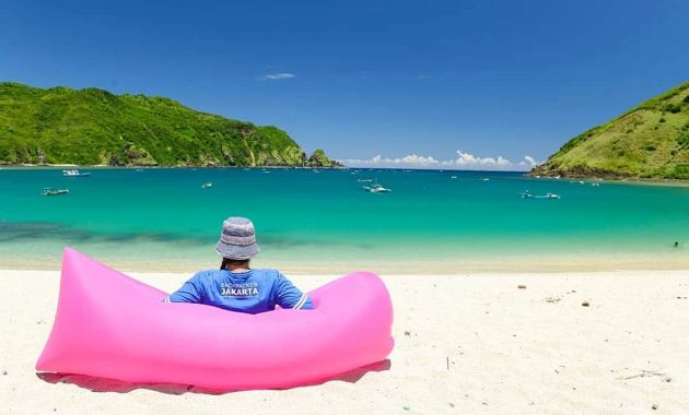 10 Foto Pantai Mawun Lombok Tengah NTB Lokasi di Kuta Peta Wisata Beach 1600411668 857 10 Foto Pantai Mawun Lombok Tengah NTB Lokasi di Kuta - 10 Foto Pantai Mawun Lombok Tengah NTB Lokasi di Kuta Peta Wisata Beach