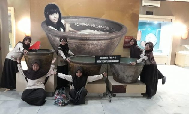10 Foto Koleksi Isi Museum Lampung, Harga Tiket Masuk Sejarah Karya Tulis 1600465673 681 10 Foto Koleksi Isi Museum Lampung Harga Tiket Masuk Sejarah - 10 Foto Koleksi Isi Museum Lampung, Harga Tiket Masuk Sejarah Karya Tulis