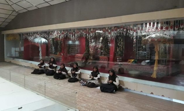 10 Foto Koleksi Isi Museum Lampung, Harga Tiket Masuk Sejarah Karya Tulis 1600465677 602 10 Foto Koleksi Isi Museum Lampung Harga Tiket Masuk Sejarah - 10 Foto Koleksi Isi Museum Lampung, Harga Tiket Masuk Sejarah Karya Tulis