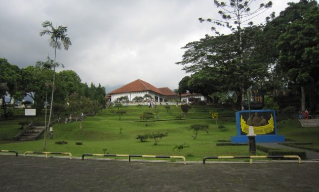 10 Foto Gedung Perundingan Linggarjati Kuningan, Harga Tiket Masuk, Lokasi Alamat, Sejarah Asal Usul, Jam Buka Tutup + Misteri Mitos 1600522660 363 10 Foto Gedung Perundingan Linggarjati Kuningan Harga Tiket Masuk Lokasi - 10 Foto Gedung Perundingan Linggarjati Kuningan, Harga Tiket Masuk, Lokasi Alamat, Sejarah Asal Usul, Jam Buka Tutup + Misteri Mitos