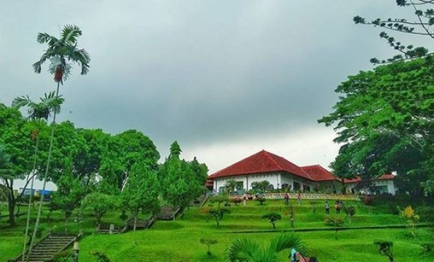 10 Foto Gedung Perundingan Linggarjati Kuningan, Harga Tiket Masuk, Lokasi Alamat, Sejarah Asal Usul, Jam Buka Tutup + Misteri Mitos 1600522663 602 10 Foto Gedung Perundingan Linggarjati Kuningan Harga Tiket Masuk Lokasi - 10 Foto Gedung Perundingan Linggarjati Kuningan, Harga Tiket Masuk, Lokasi Alamat, Sejarah Asal Usul, Jam Buka Tutup + Misteri Mitos