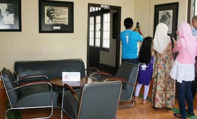 10 Foto Gedung Perundingan Linggarjati Kuningan, Harga Tiket Masuk, Lokasi Alamat, Sejarah Asal Usul, Jam Buka Tutup + Misteri Mitos 1600522683 692 10 Foto Gedung Perundingan Linggarjati Kuningan Harga Tiket Masuk Lokasi - 10 Foto Gedung Perundingan Linggarjati Kuningan, Harga Tiket Masuk, Lokasi Alamat, Sejarah Asal Usul, Jam Buka Tutup + Misteri Mitos