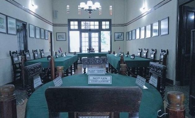 10 Foto Gedung Perundingan Linggarjati Kuningan, Harga Tiket Masuk, Lokasi Alamat, Sejarah Asal Usul, Jam Buka Tutup + Misteri Mitos 1600522686 241 10 Foto Gedung Perundingan Linggarjati Kuningan Harga Tiket Masuk Lokasi - 10 Foto Gedung Perundingan Linggarjati Kuningan, Harga Tiket Masuk, Lokasi Alamat, Sejarah Asal Usul, Jam Buka Tutup + Misteri Mitos