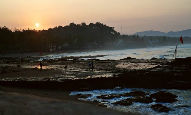 10 Foto Pantai Karang Hawu Sukabumi, Tiket Masuk Penginapan Murah di Lokasi Jawa Barat 1600902476 698 10 Foto Pantai Karang Hawu Sukabumi Tiket Masuk Penginapan Murah - 10 Foto Pantai Karang Hawu Sukabumi, Tiket Masuk Penginapan Murah di Lokasi Jawa Barat